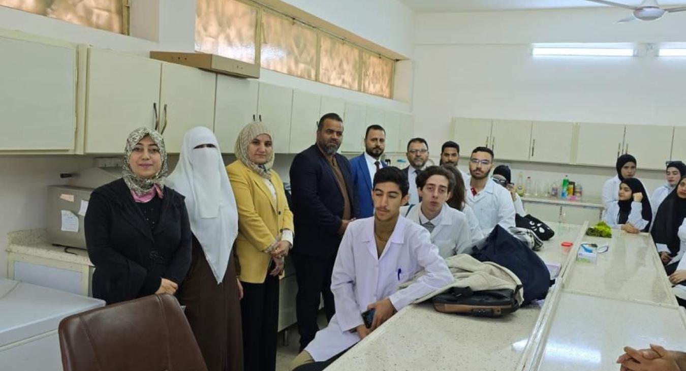 Third-year students at the College of Veterinary Medicine conducted a scientific visit to the Center for Biotechnology and Environmental Sciences at the University of Fallujah, accompanied by the teaching staff.