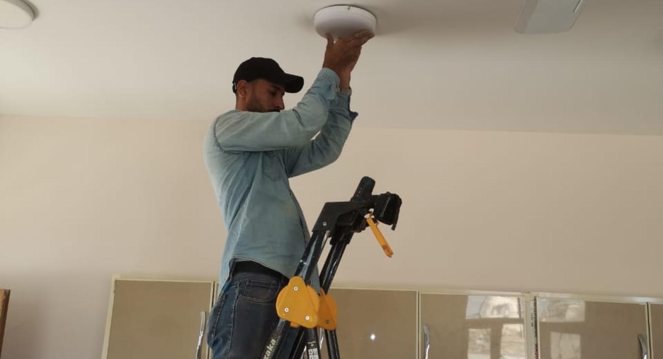 Despite the fact that it is a public holiday today, the Maintenance and Services Division staff are making exceptional efforts to maintain the cleanliness and maintenance of the college.