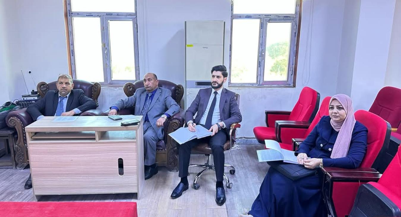 A lecturer from the College of Veterinary Medicine (Assistant Professor Ali Abdul Aziz Talaa) participates in evaluating the trainees of the Teaching Methods Towards Blended Learning course at the University of Diyala.