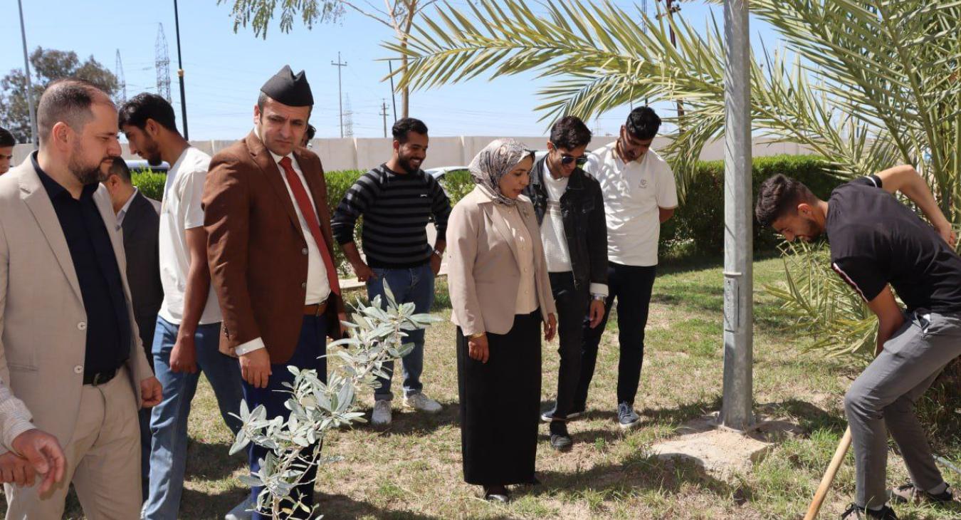 The College of Veterinary Medicine organizes a large-scale tree-planting campaign to celebrate World Tree Day.