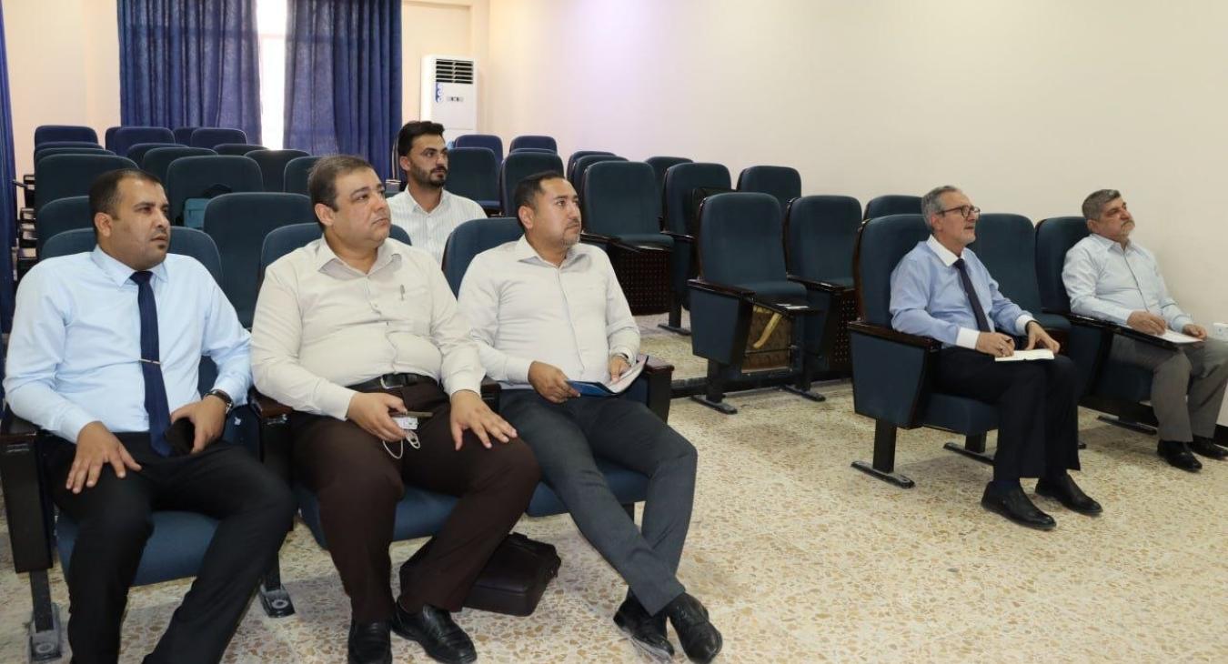 اللجان العلمية تناقش إقرار مشاريع بحوث طلبة الدراسات العليا (الماجستير).